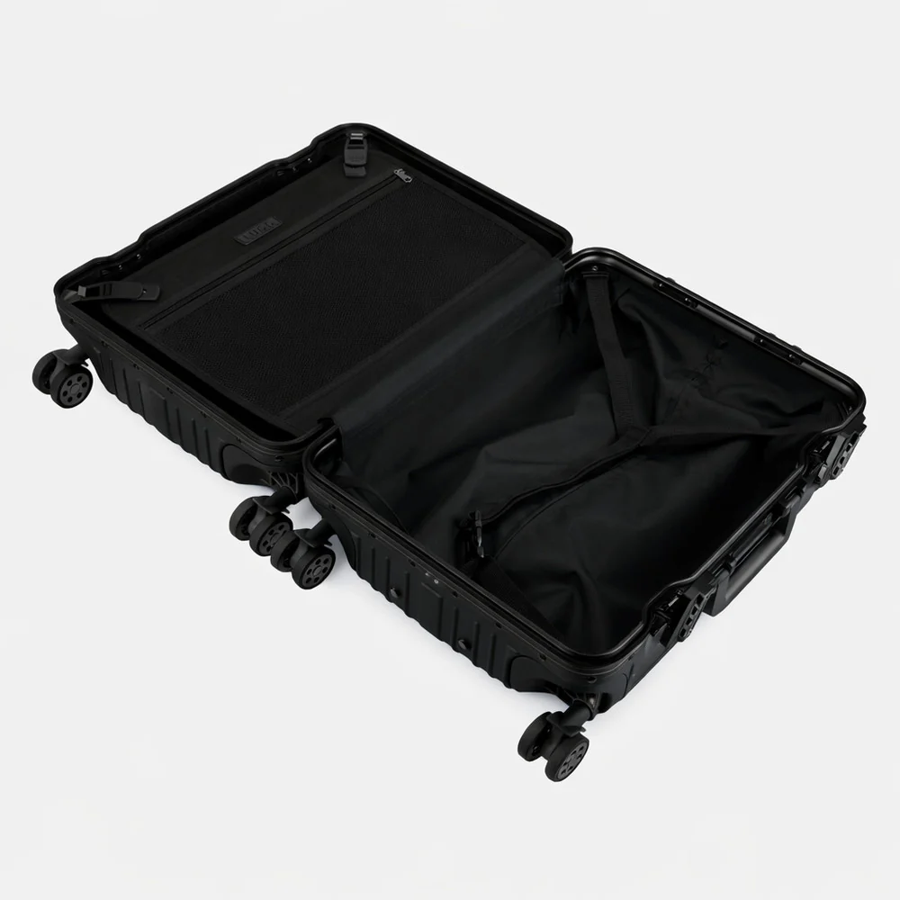 Oasis 28" Large Suitcase - 77 × 53 × 33cm in Black - Image 7