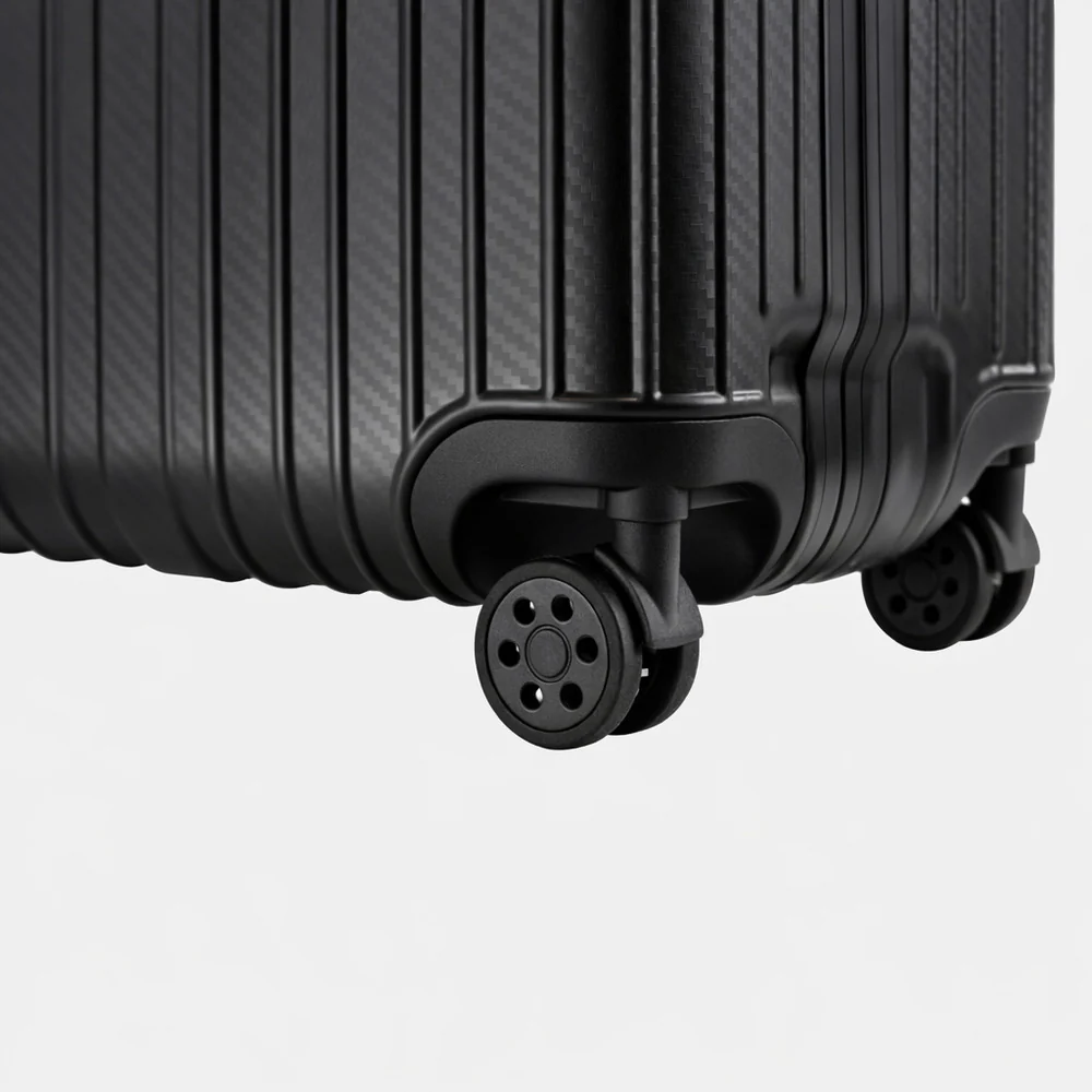 Oasis 28" Large Suitcase - 77 × 53 × 33cm in Black - Image 8